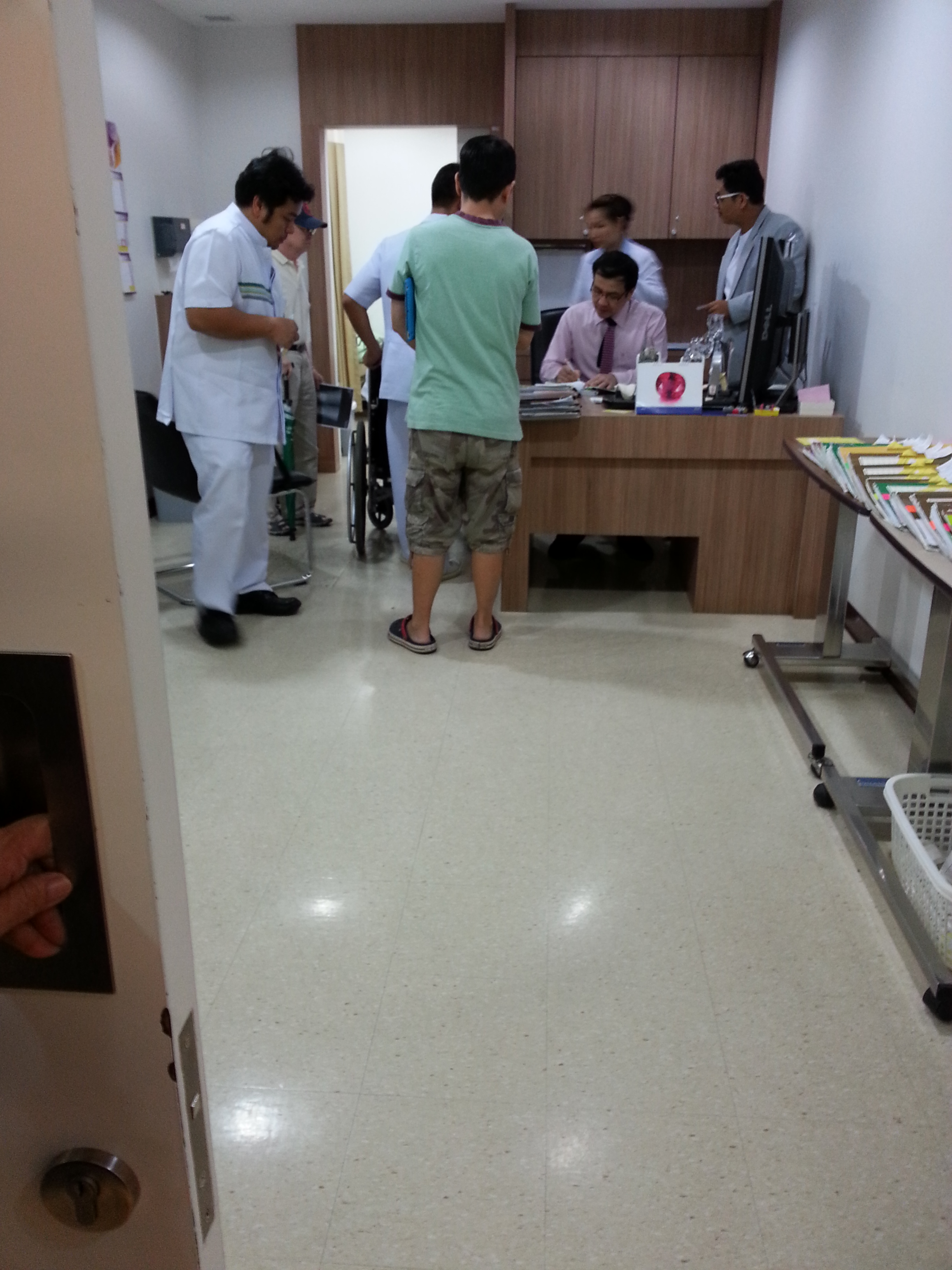 ผ่าตัดเปลี่ยนข้อเข่าเทียม