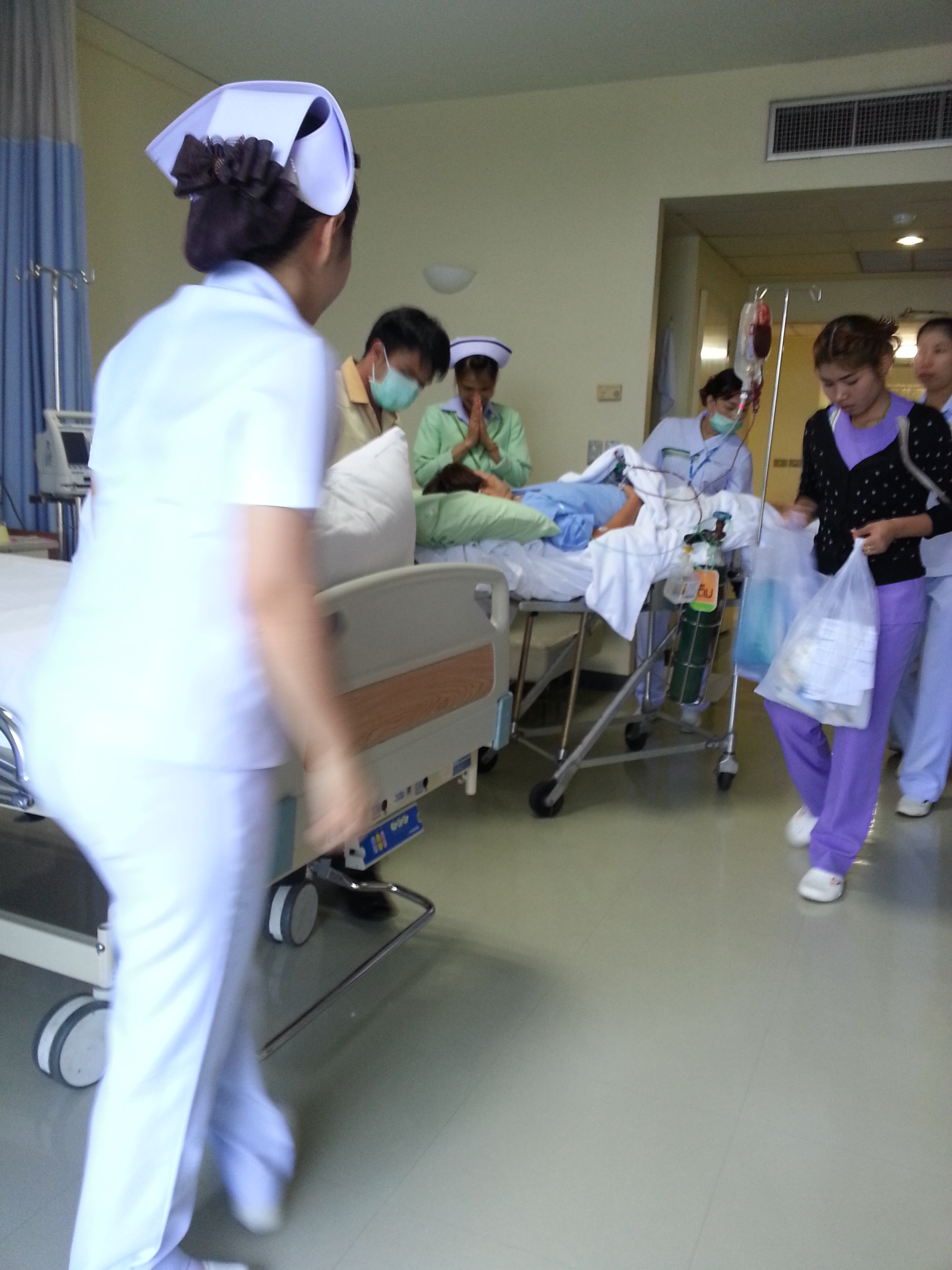 ผ่าตัดเปลี่ยนข้อเข่าเทียม